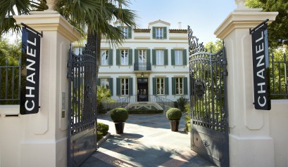 CHANEL EPHEMERAL BOUTIQUE IN SAINT-TROPEZ